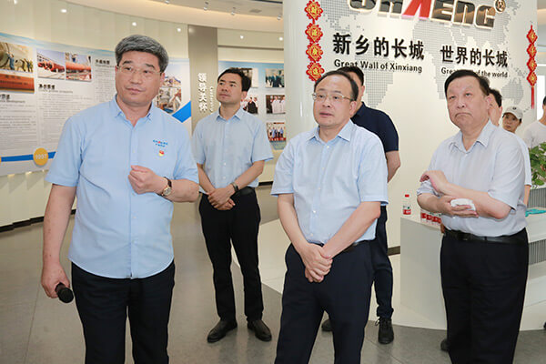 新鄉(xiāng)市政府市長魏建平到長城機械調研督導“萬人助萬企”活動開展情況